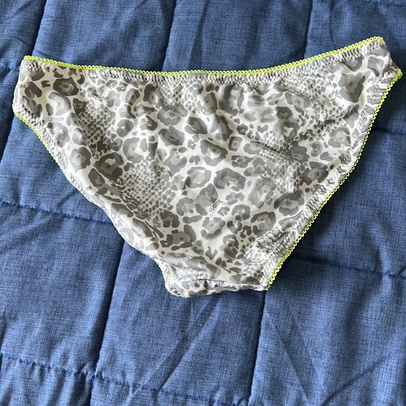 XOXO Bra and Panty Set - Picture 10 of 10